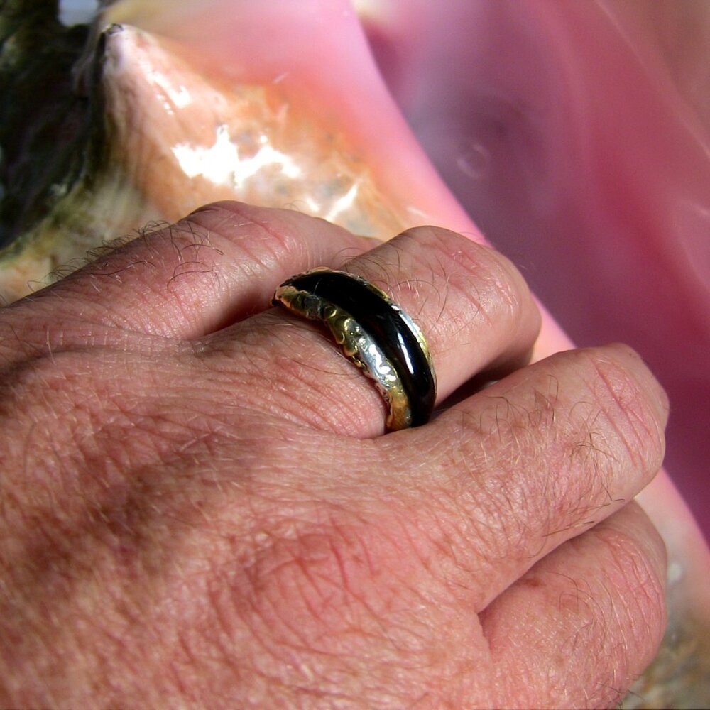 Black coral ring on pure silver Black coral ring on pure silver and pu pure gold